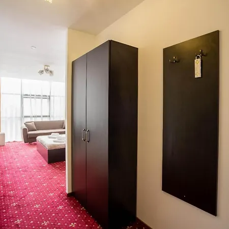 מלון Si Restaurant Noe *