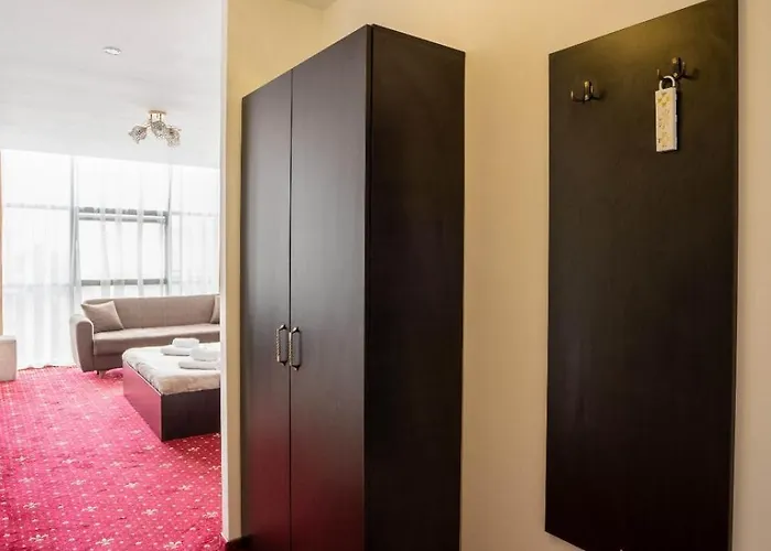 מלון Si Restaurant Noe *